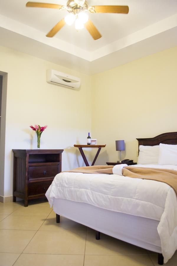 Farallones Hotel Чинандега Экстерьер фото